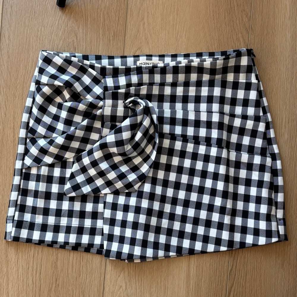 Main Strip Black and White Checkered Mini Skort